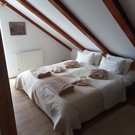 Apartment Ajda Udbina エクステリア 写真