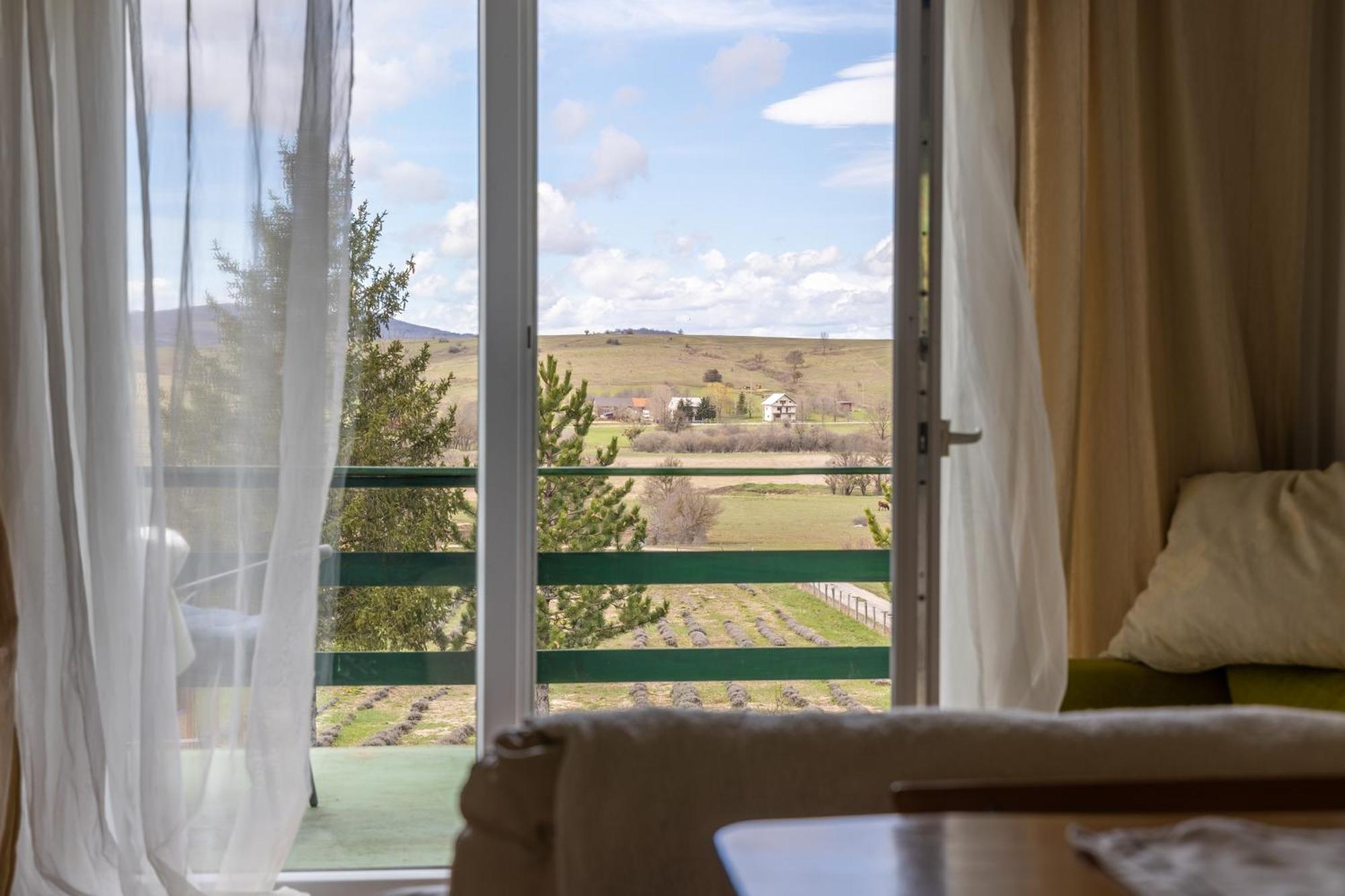 Apartment Ajda Udbina エクステリア 写真