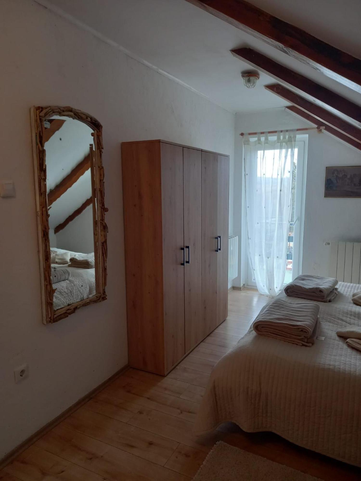 Apartment Ajda Udbina エクステリア 写真
