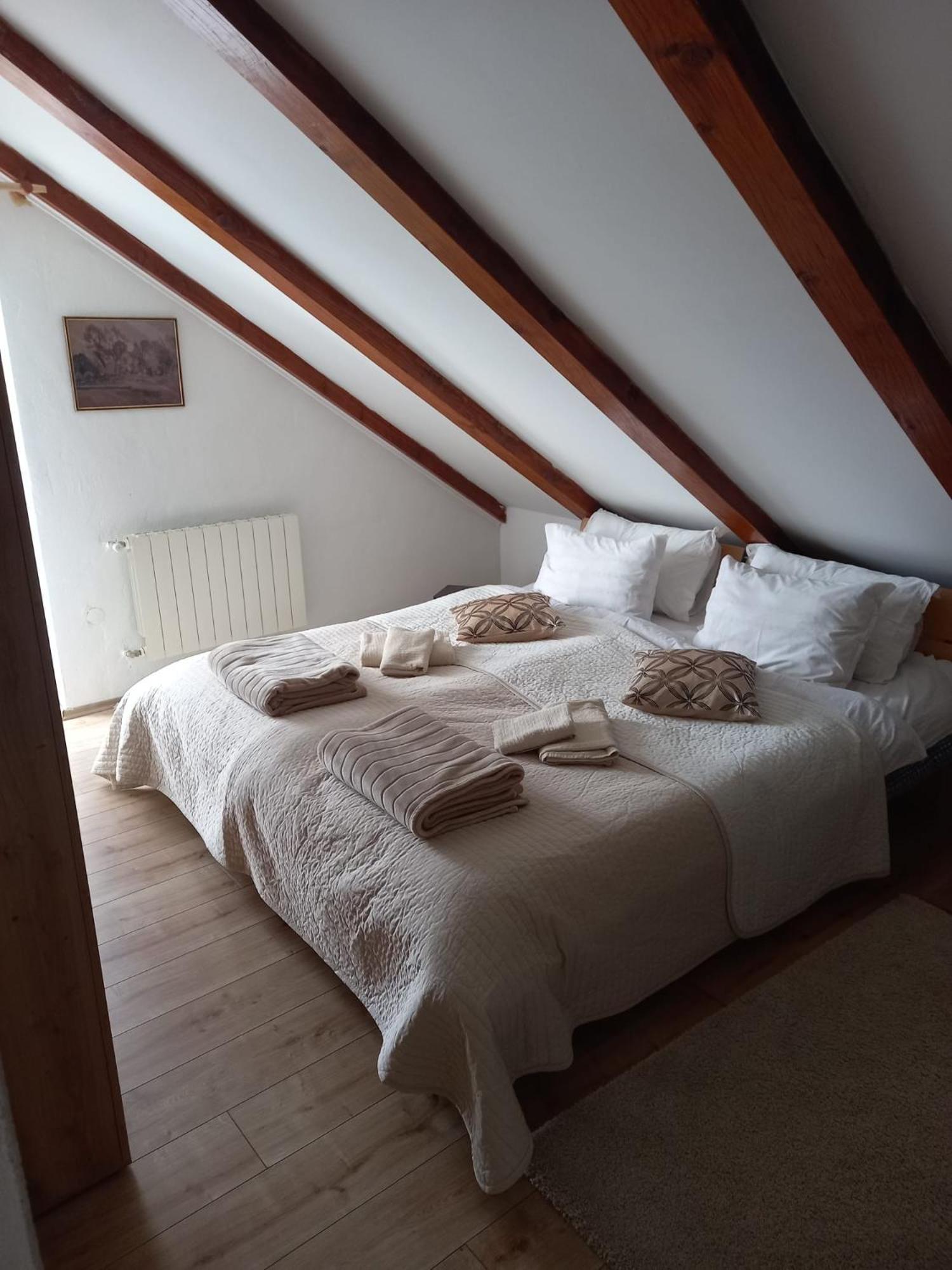 Apartment Ajda Udbina エクステリア 写真